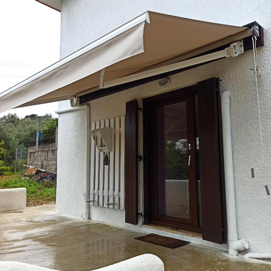 Εξοχική Κατοικία - Cottage Τίνα Líri Exterior foto